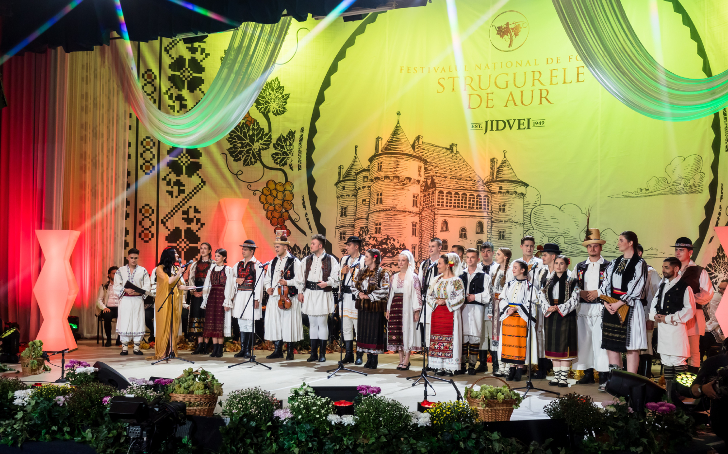 S-au deschis înscrierile pentru preselecția Festivalului Național de Folclor Strugurele de Aur 2025