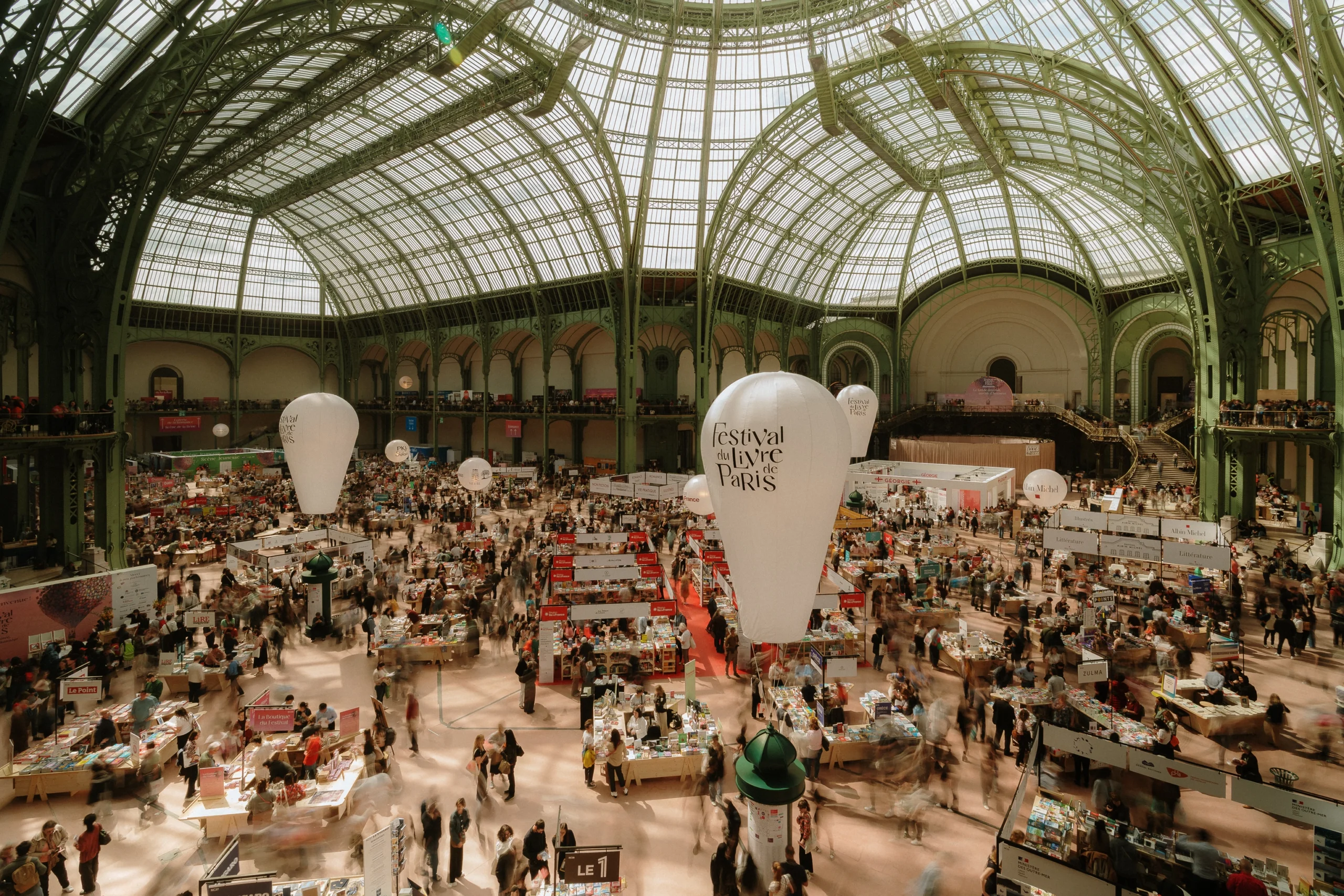 Grand Palais găzduiește literatura română. Jidvei o însoțește la Festivalul de Carte de la Paris.